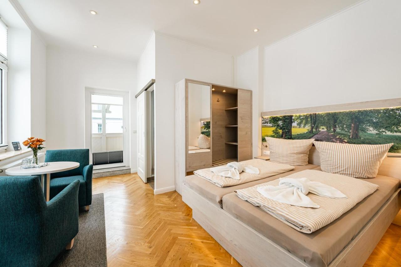 Doppelzimmer mit Balkon